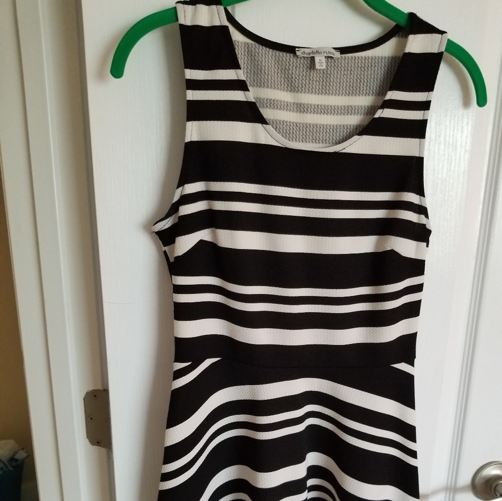 Charlotte Russe Black & White misses sleeveless d